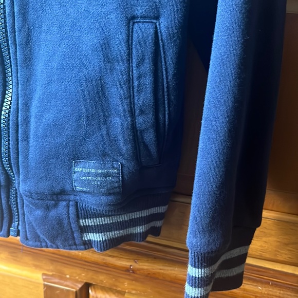 Gap - Picture 5 of 13